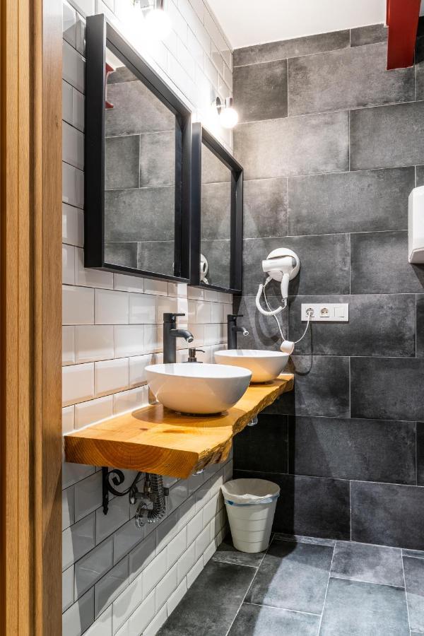 Four Rooms Hostel Lugo Dış mekan fotoğraf