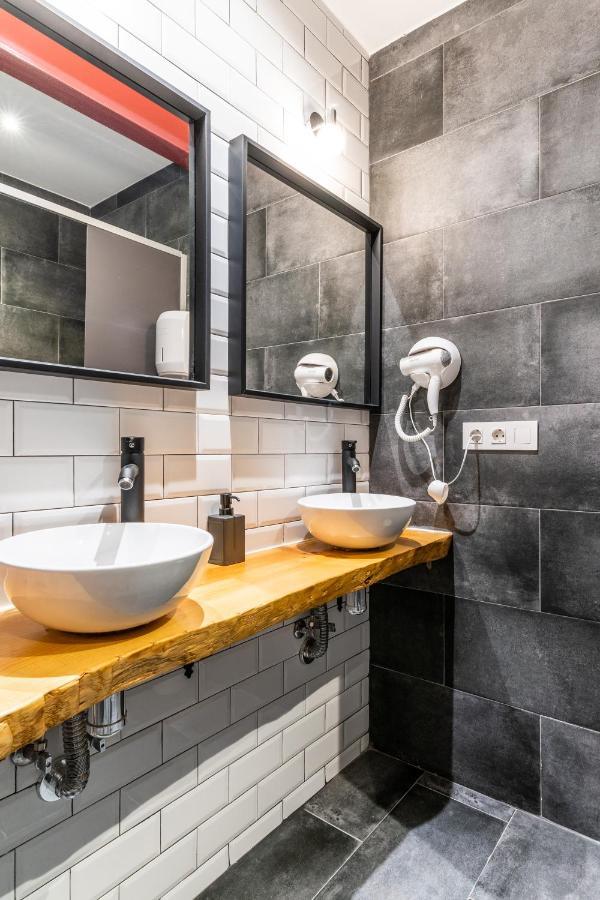 Four Rooms Hostel Lugo Dış mekan fotoğraf